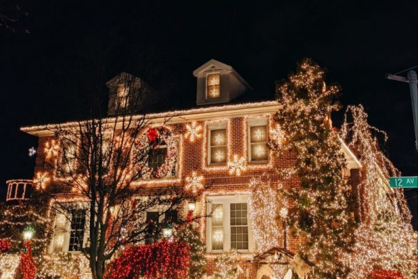 From Rooflines to Trees_ The Best Places for Christmas Lights Around Your Home-blog